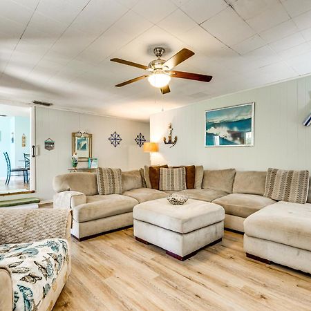 Fort Walton Coastal Retreat With Yard Walk To Beach フォート・ウォルトン・ビーチ エクステリア 写真