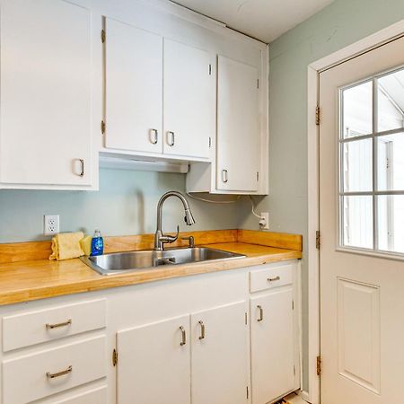 Fort Walton Coastal Retreat With Yard Walk To Beach フォート・ウォルトン・ビーチ エクステリア 写真