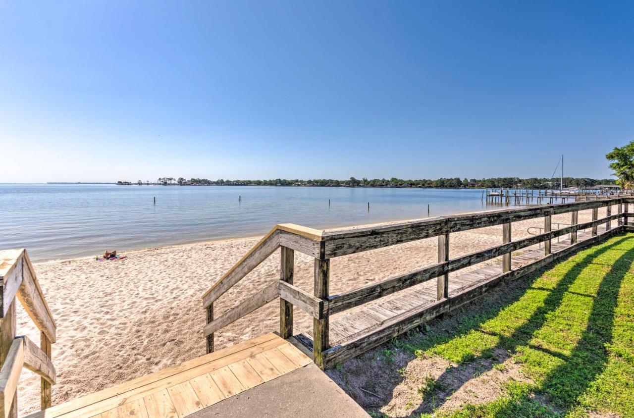 Fort Walton Coastal Retreat With Yard Walk To Beach フォート・ウォルトン・ビーチ エクステリア 写真