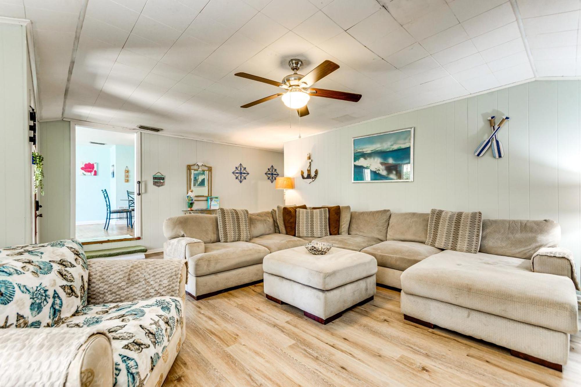 Fort Walton Coastal Retreat With Yard Walk To Beach フォート・ウォルトン・ビーチ エクステリア 写真