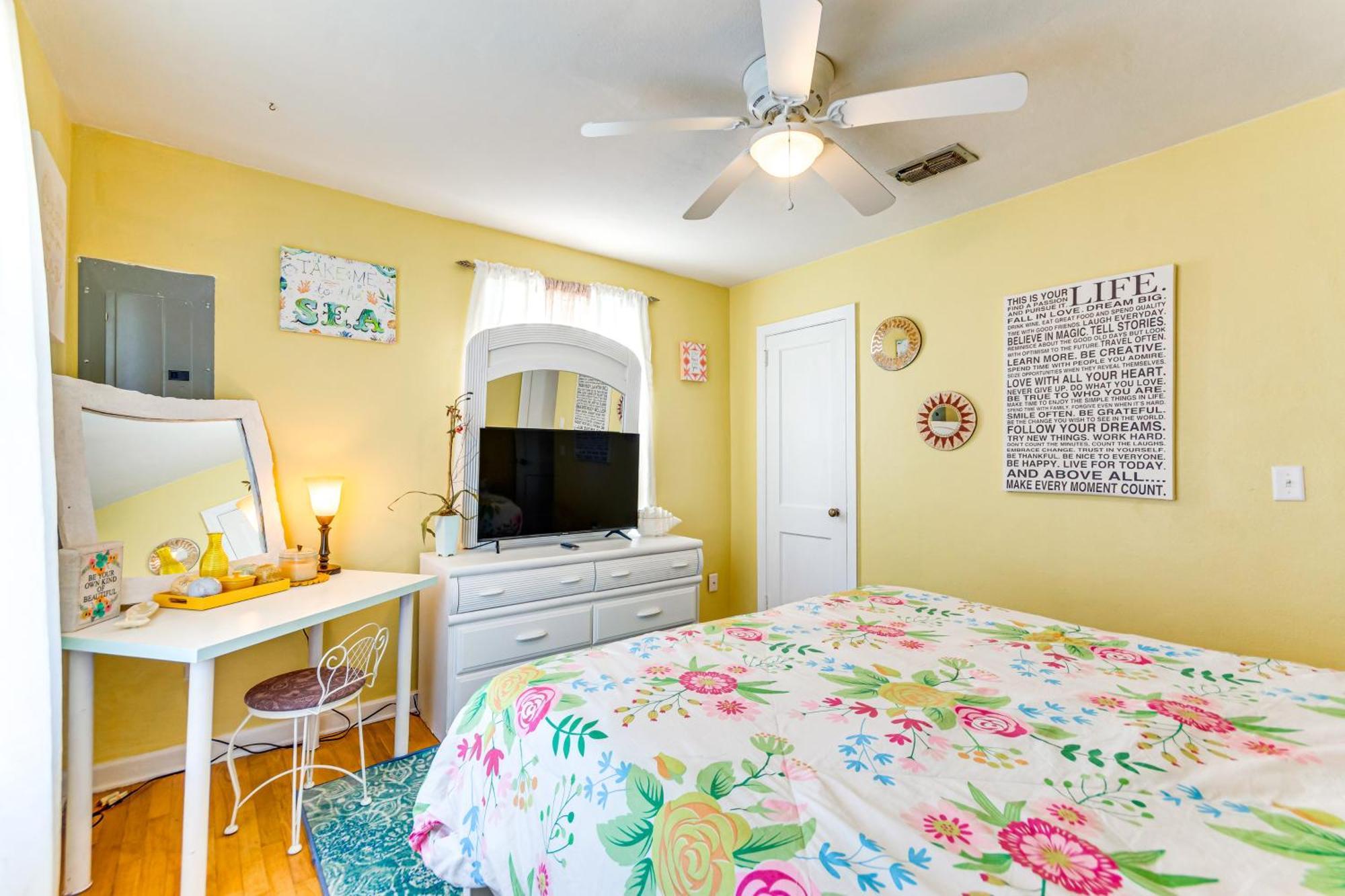 Fort Walton Coastal Retreat With Yard Walk To Beach フォート・ウォルトン・ビーチ エクステリア 写真
