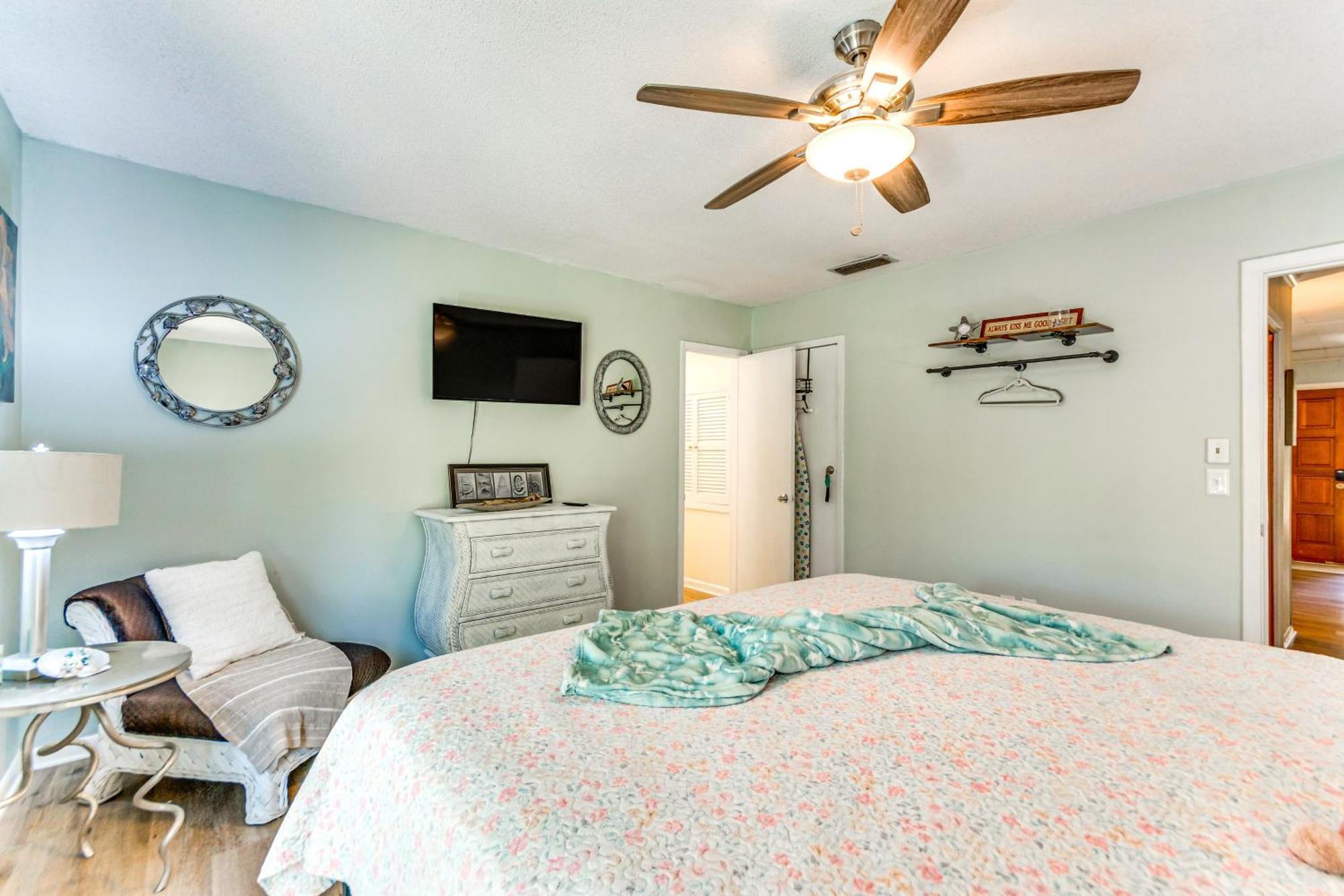 Fort Walton Coastal Retreat With Yard Walk To Beach フォート・ウォルトン・ビーチ エクステリア 写真