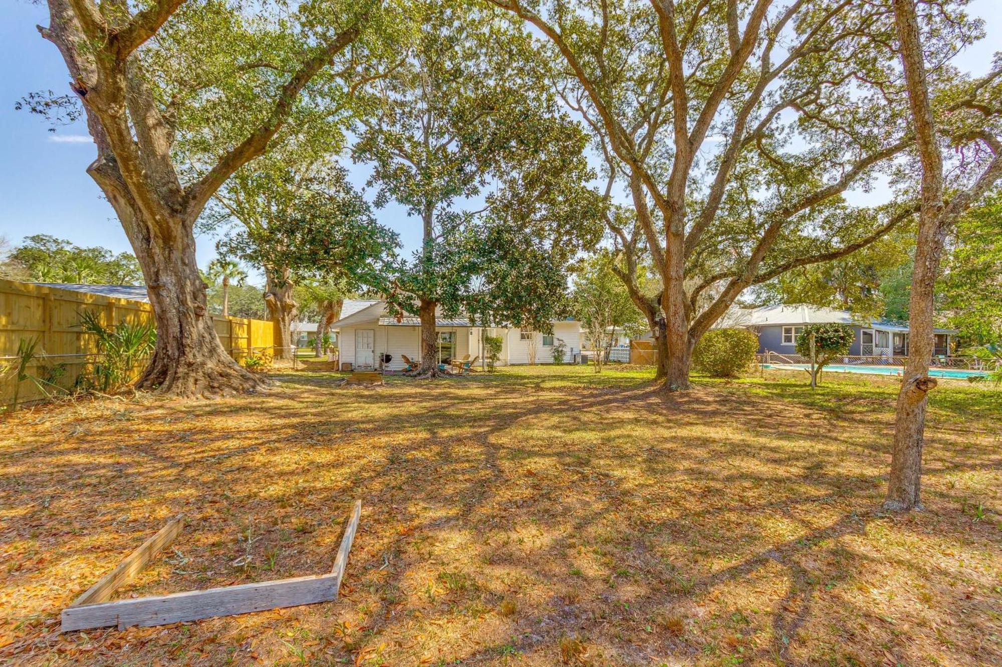 Fort Walton Coastal Retreat With Yard Walk To Beach フォート・ウォルトン・ビーチ エクステリア 写真