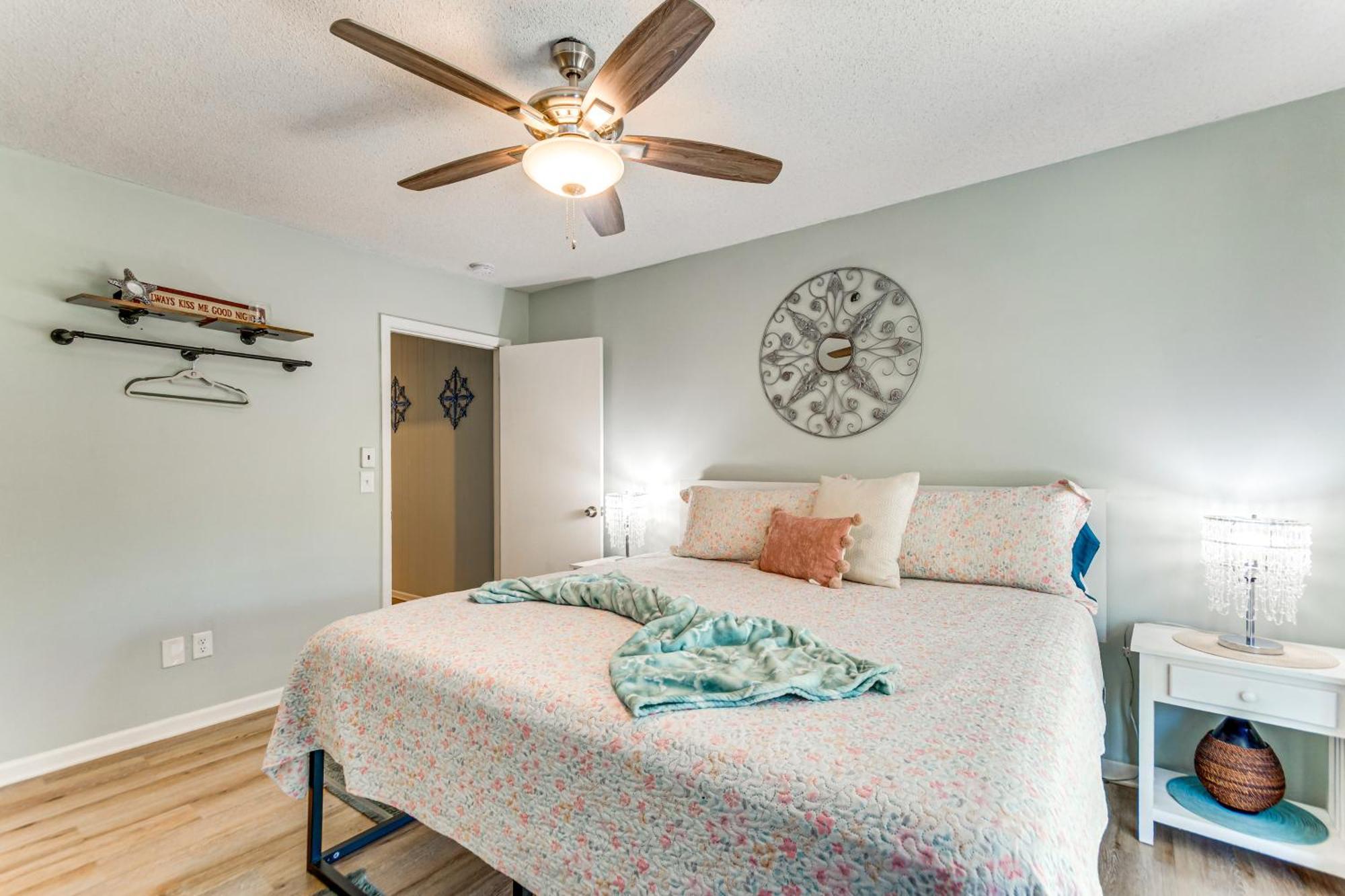 Fort Walton Coastal Retreat With Yard Walk To Beach フォート・ウォルトン・ビーチ エクステリア 写真