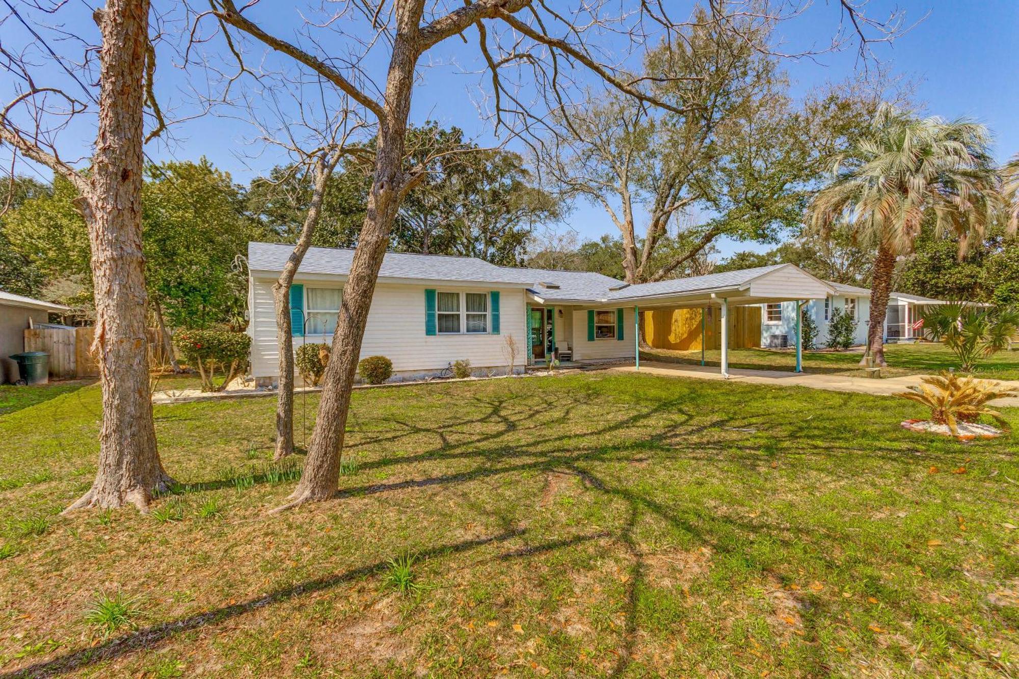 Fort Walton Coastal Retreat With Yard Walk To Beach フォート・ウォルトン・ビーチ エクステリア 写真